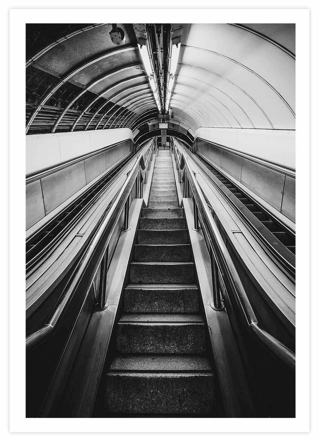 Black&White U-Bahn Treppe Poster mit Passepartout