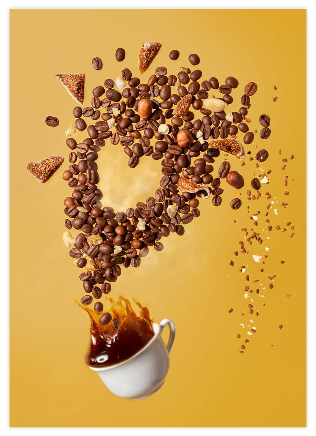 Fliegende Kaffeebohnen in Tasse Poster