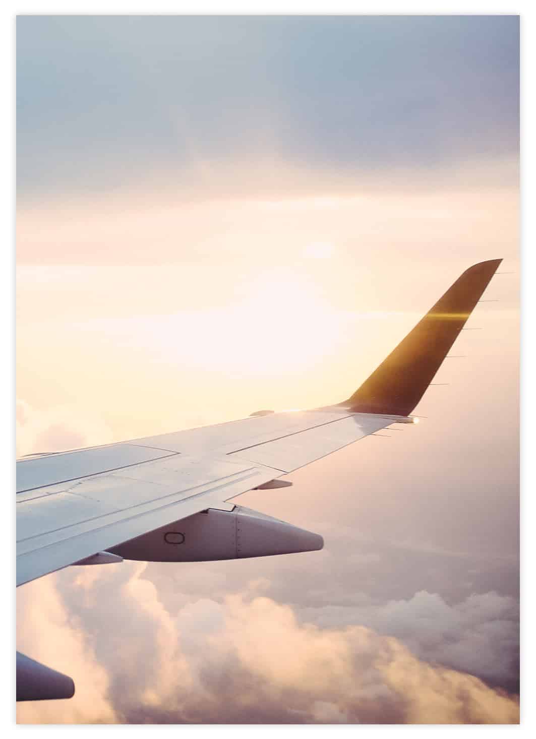Flugzeug im Sonnenuntergang Poster