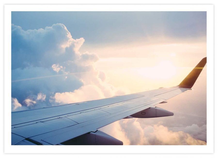 Flugzeug im Sonnenuntergang Poster Querformat mit Passepartout