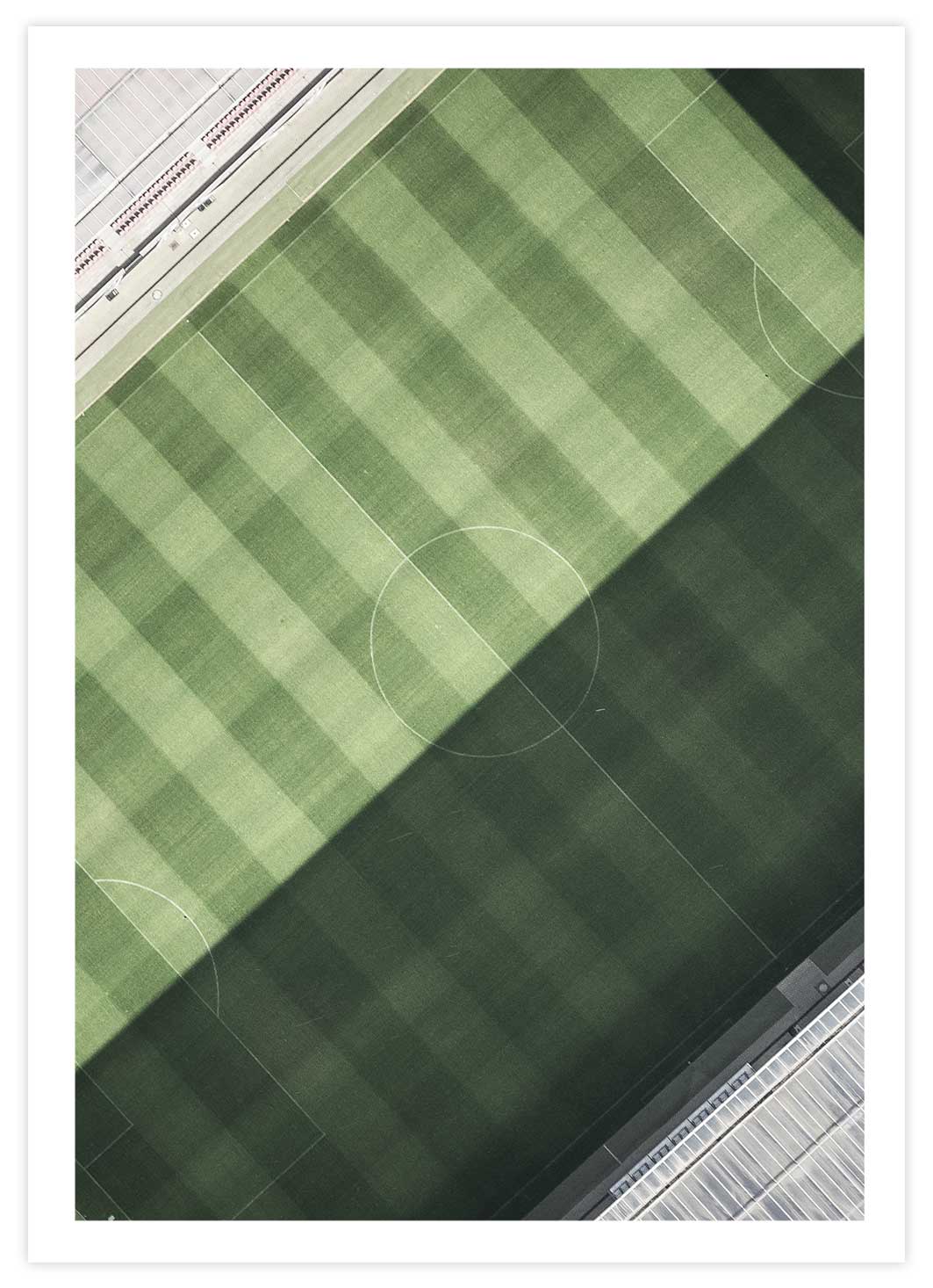 Luftaufnahme vom Fußballplatz Poster mit Passepartout