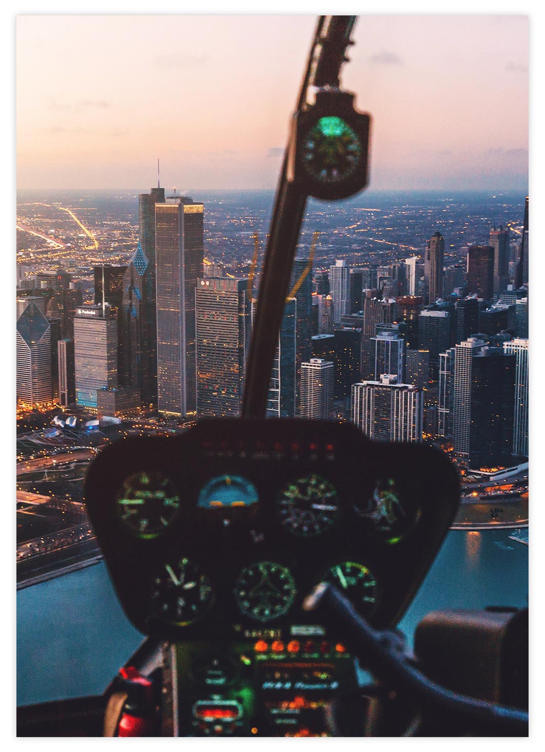 Helikopter Cockpit mit Skyline Poster