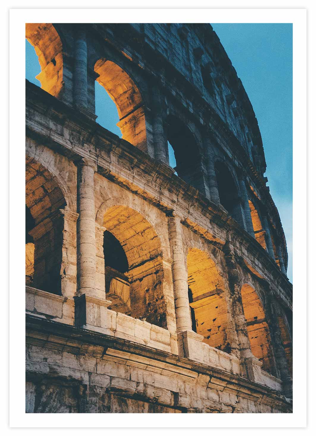 Beleuchtetes Kolosseum in Rom Poster mit Passepartout