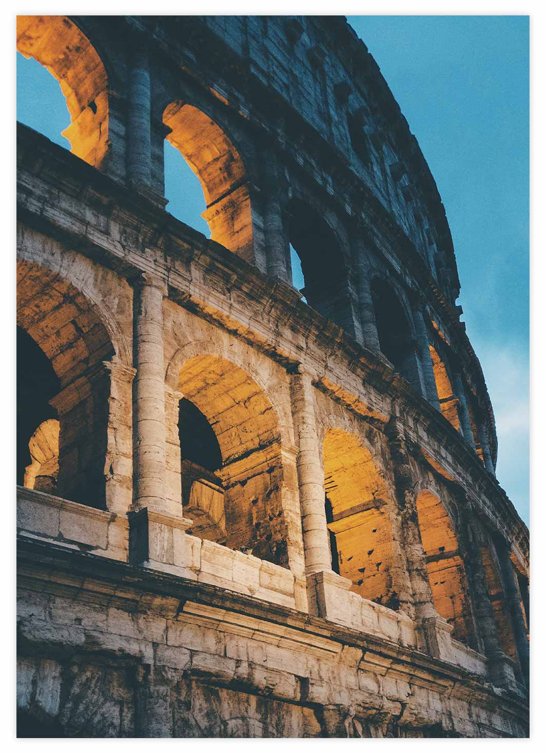 Beleuchtetes Kolosseum in Rom Poster