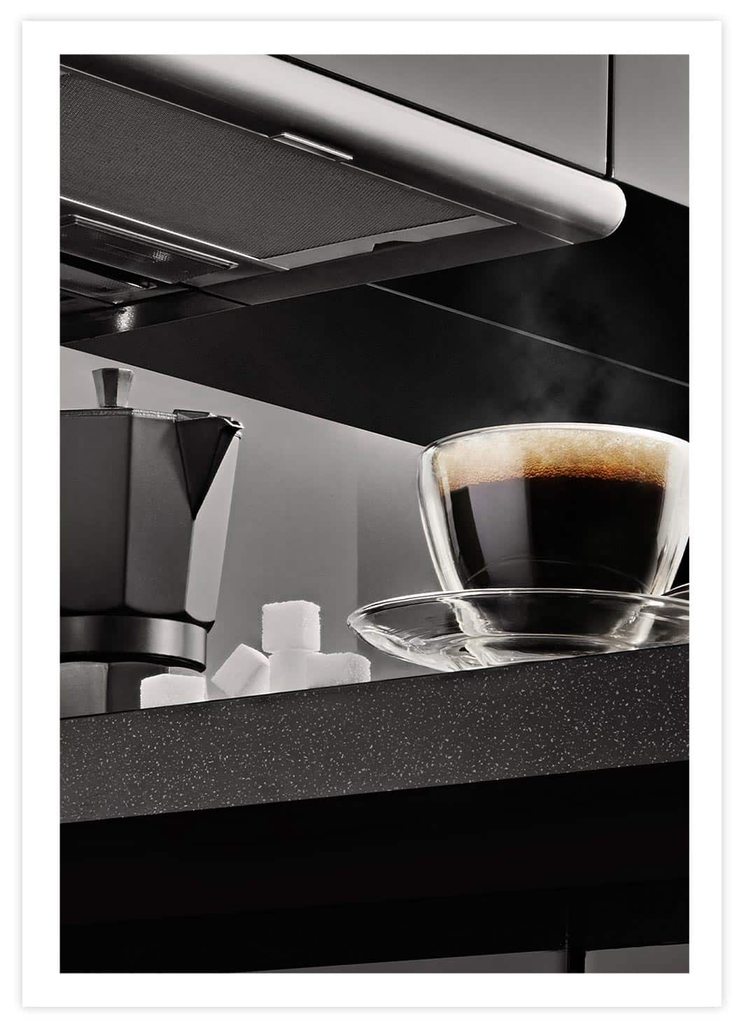 Moderne Kaffeetasse mit schwarzem Kaffee Poster mit Passepartout
