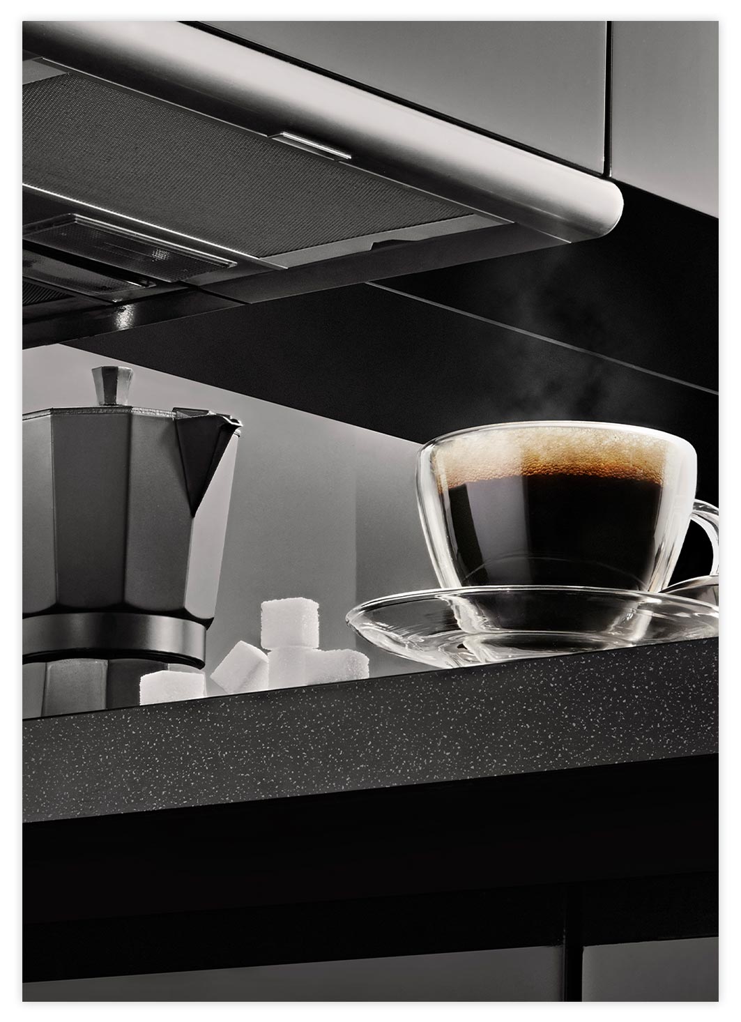 Moderne Kaffeetasse mit schwarzem Kaffee Poster