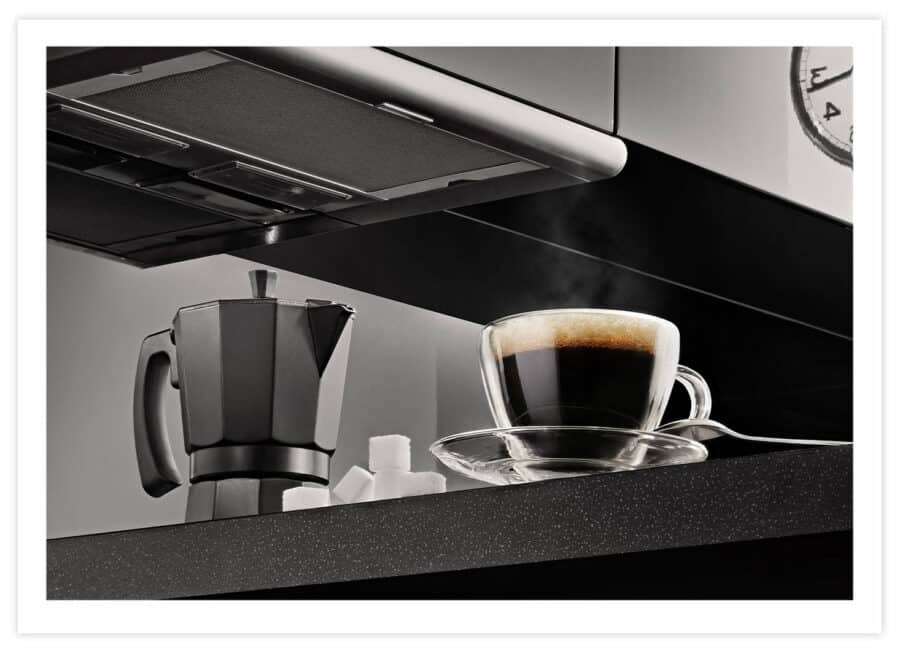 Moderne Kaffeetasse mit schwarzem Kaffee Poster Querformat mit Passepartout