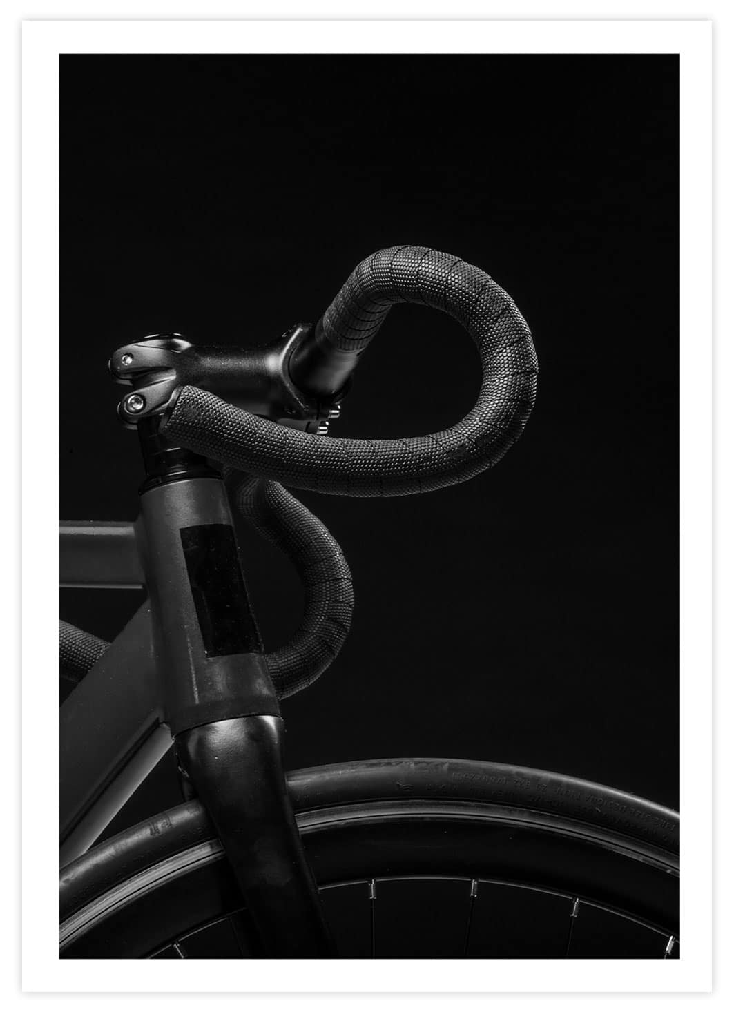 Schwarzes Rennrad Poster mit Passepartout