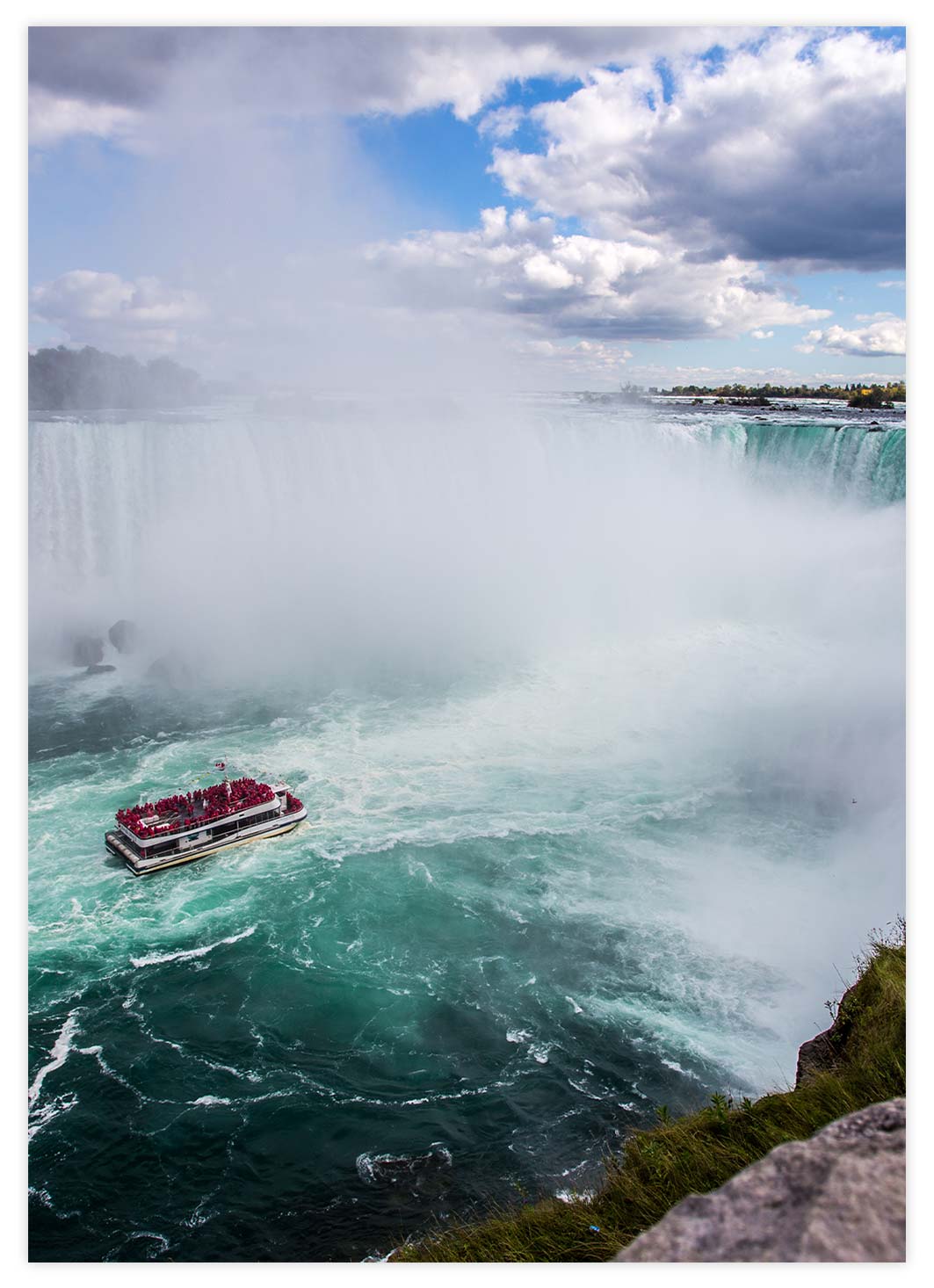 Schiff in den Niagara-Fällen Poster
