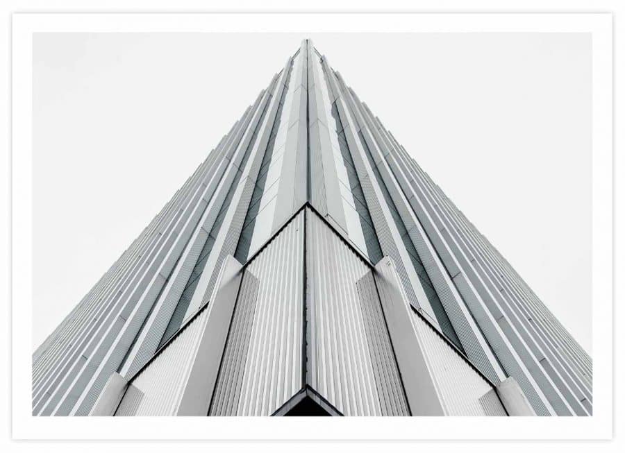 Spitzes Hochhaus Poster Querformat mit Passepartout