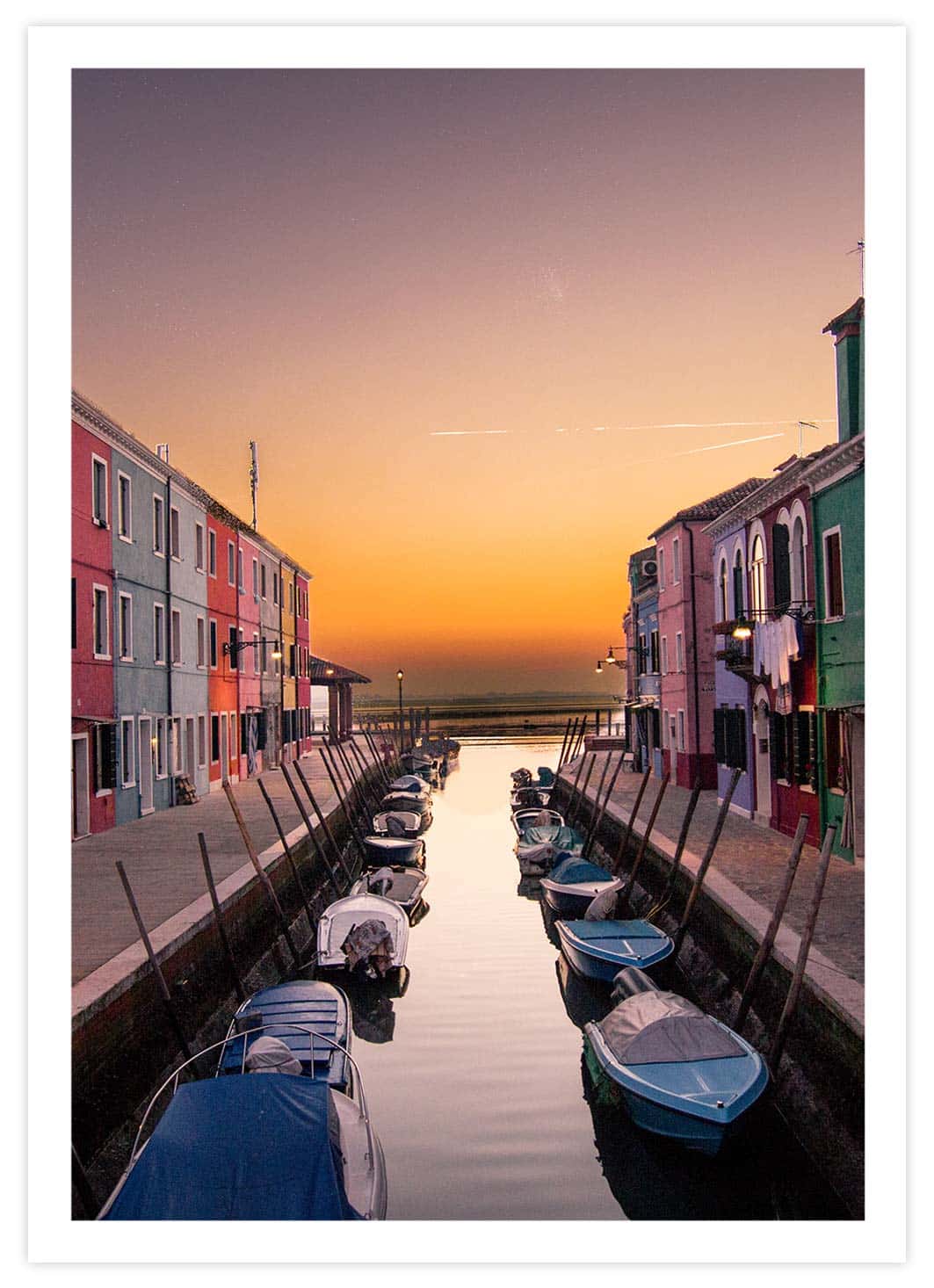 Gondeln im Sonnenuntergang in Venedig Poster