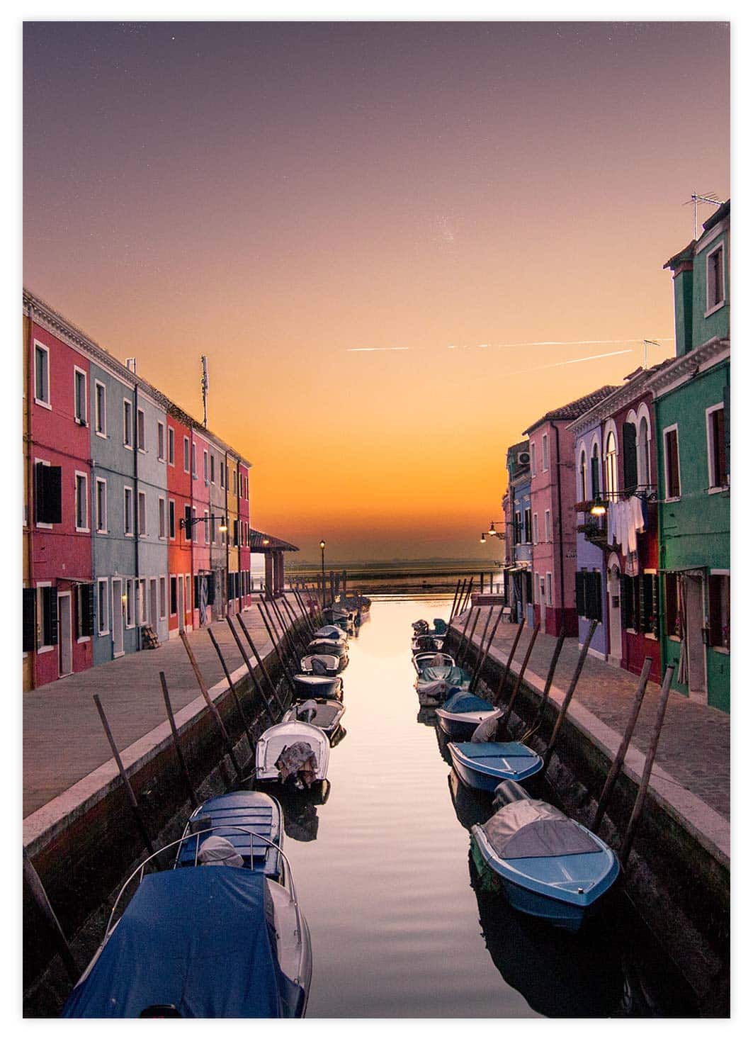 Gondeln im Sonnenuntergang in Venedig Poster