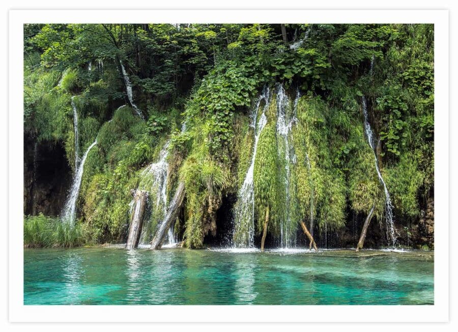 Wasserfall im Wald Poster Querformat mit Passepartout
